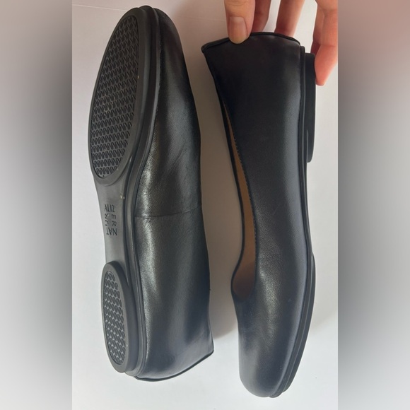 Naturalizer Maxwell Black Leather Round Toe Flats - Picture 4 of 12